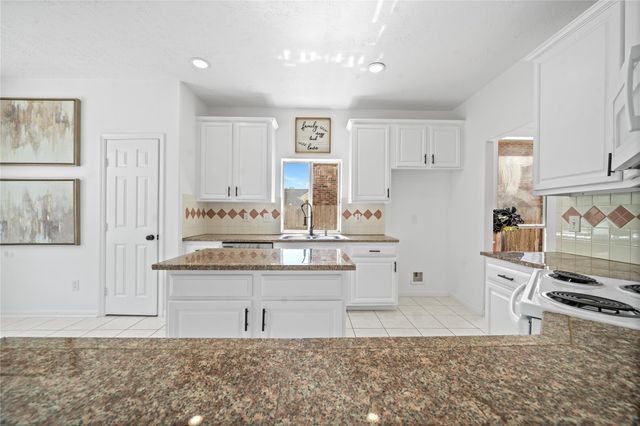 13623 Country Green Court, Houston, TX 77059