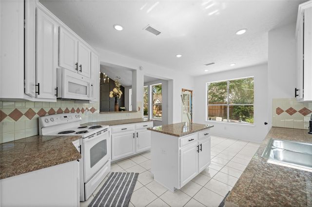 13623 Country Green Court, Houston, TX 77059