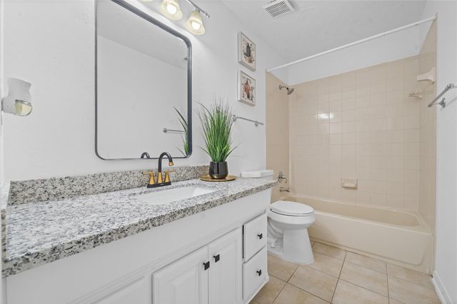 13623 Country Green Court, Houston, TX 77059