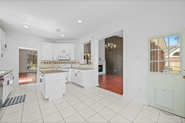 13623 Country Green Court, Houston, TX 77059