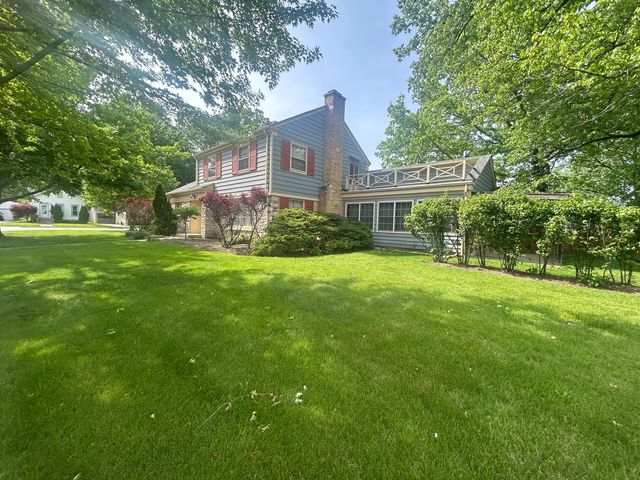 870 Morgan Street, Elgin, IL 60123