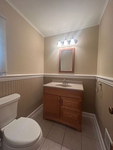 870 Morgan Street, Elgin, IL 60123