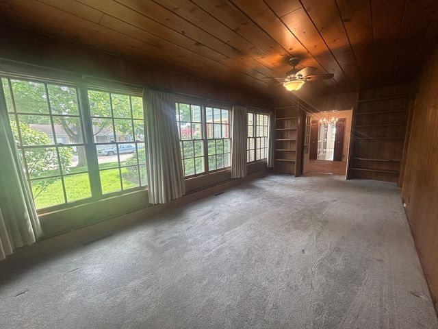 870 Morgan Street, Elgin, IL 60123