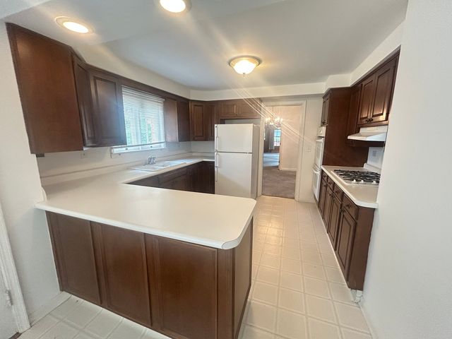 870 Morgan Street, Elgin, IL 60123