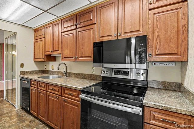 21800 Morley Avenue 709, Dearborn, MI 48124