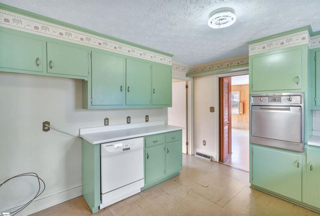 2156 Gentry Memorial Highway, Pickens, SC 29671