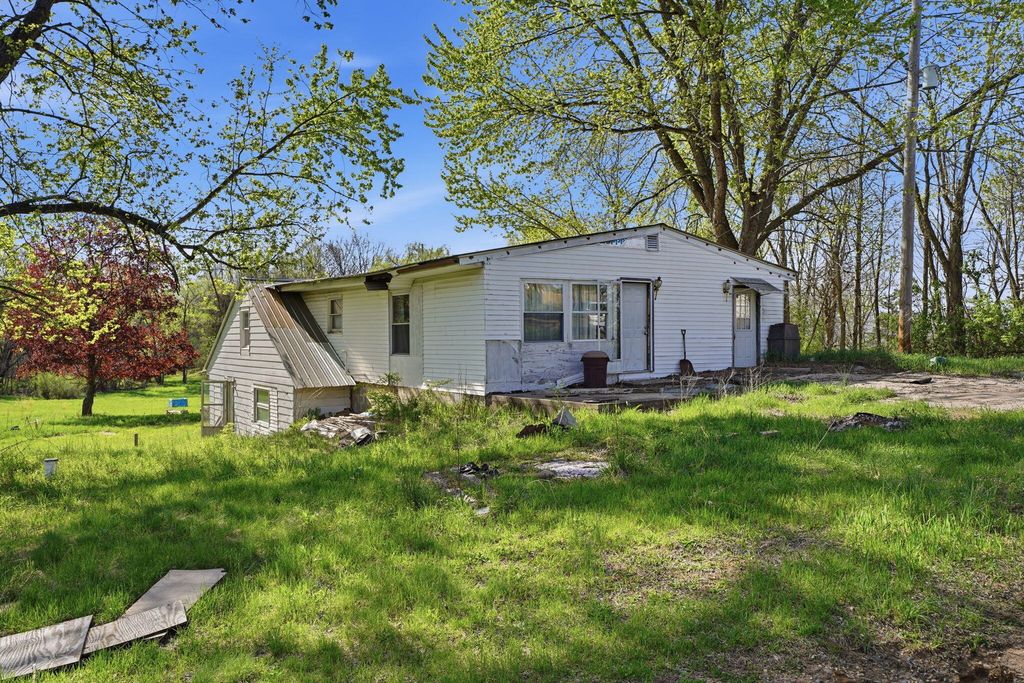 1928 S 35th Street, Galesburg, MI 49053