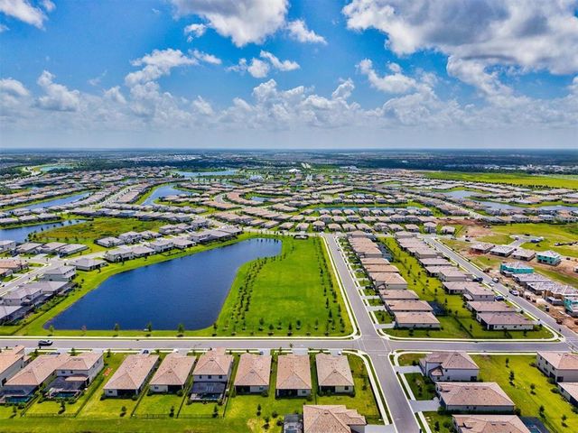 5144 SPOTTED SEAL LANE, Bradenton, FL 34211
