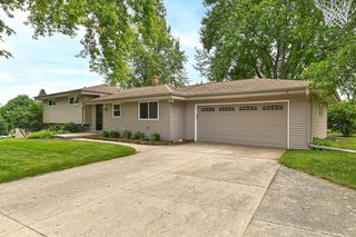 3025 Smith DRIVE, Brookfield, WI 53005