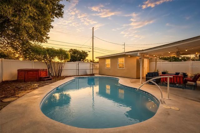 5220 39TH AVENUE N, St Petersburg, FL 33709