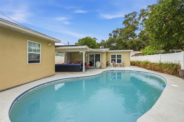 5220 39TH AVENUE N, St Petersburg, FL 33709