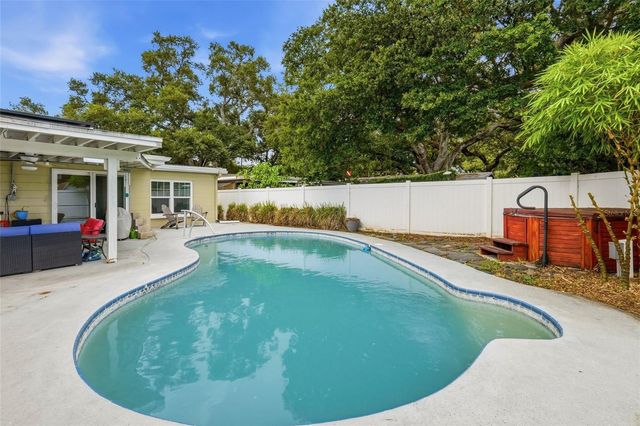 5220 39TH AVENUE N, St Petersburg, FL 33709