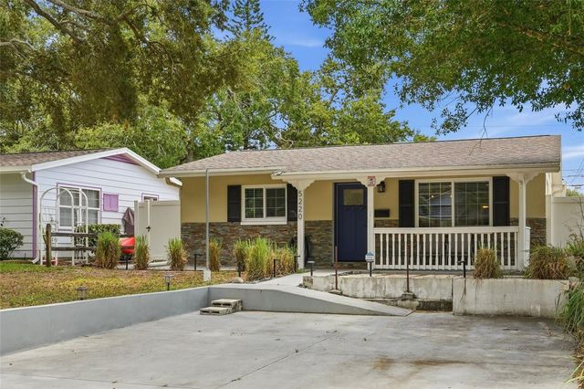 5220 39TH AVENUE N, St Petersburg, FL 33709