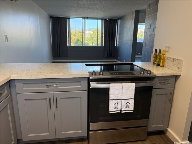 5122 Likini Street 303, Honolulu, HI 96818