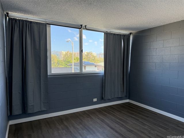 5122 Likini Street 303, Honolulu, HI 96818