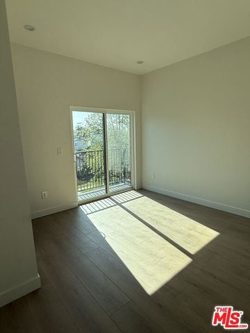 2135 S Longwood Avenue 2, Los Angeles, CA 90016