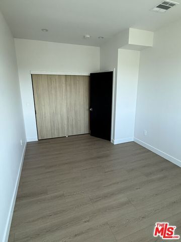 2135 S Longwood Avenue 2, Los Angeles, CA 90016