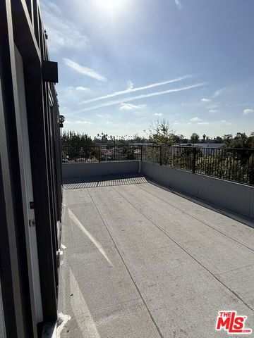 2135 S Longwood Avenue 2, Los Angeles, CA 90016