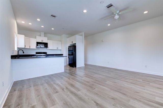 175 W 6th Street C, Kemah, TX 77565