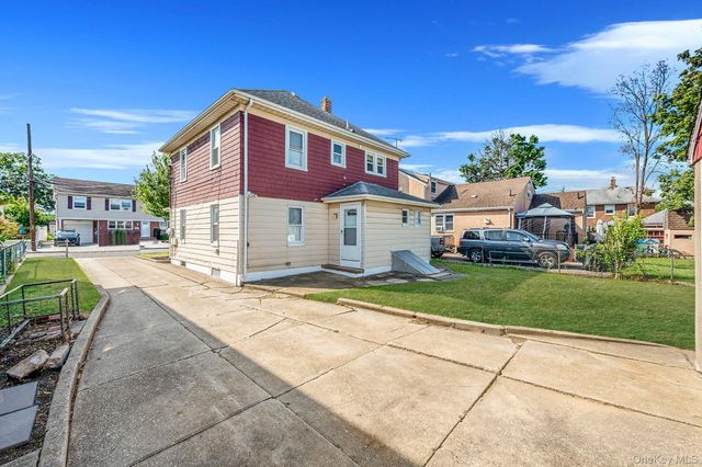 236 Jackson Avenue, Mineola, NY 11501