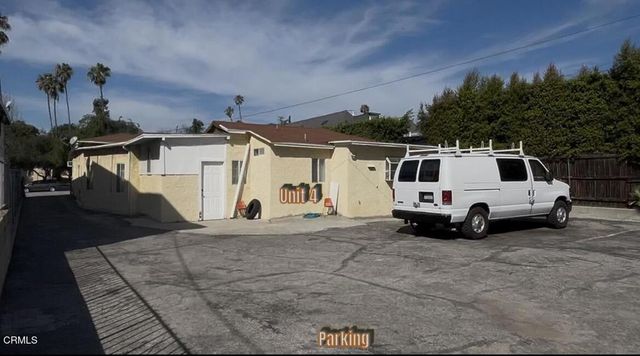 1104 N Lake Avenue, Pasadena, CA 91104