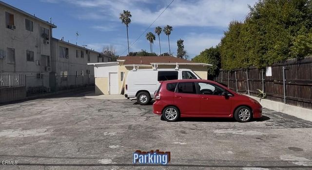 1104 N Lake Avenue, Pasadena, CA 91104