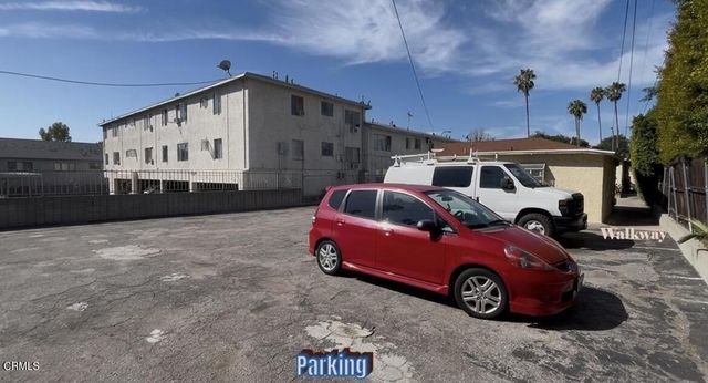 1104 N Lake Avenue, Pasadena, CA 91104