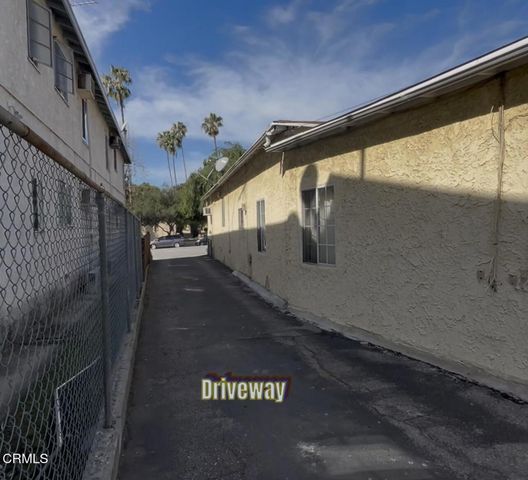 1104 N Lake Avenue, Pasadena, CA 91104