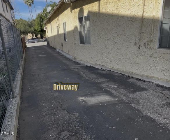 1104 N Lake Avenue, Pasadena, CA 91104