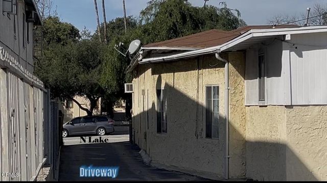 1104 N Lake Avenue, Pasadena, CA 91104