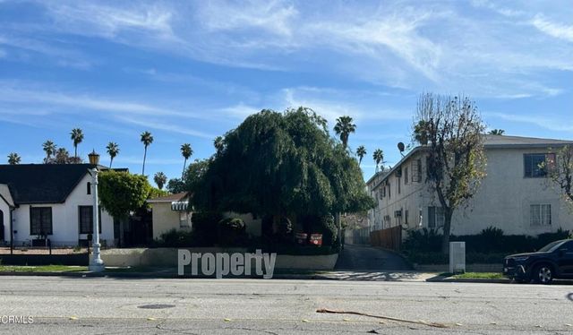 1104 N Lake Avenue, Pasadena, CA 91104