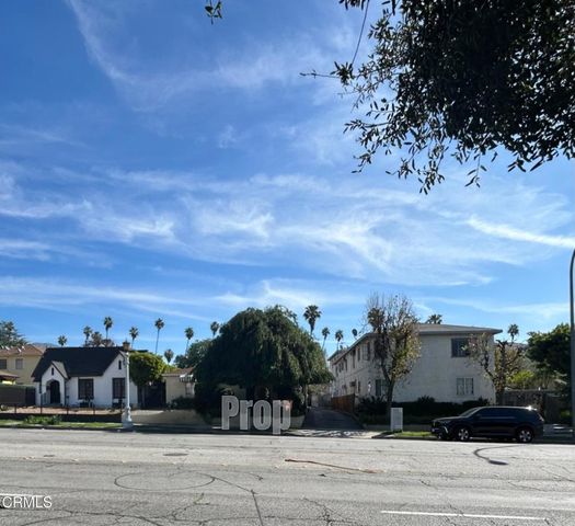 1104 N Lake Avenue, Pasadena, CA 91104