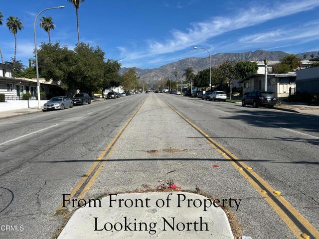 1104 N Lake Avenue, Pasadena, CA 91104