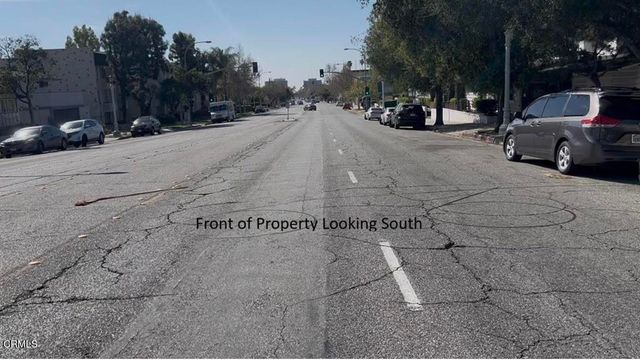 1104 N Lake Avenue, Pasadena, CA 91104