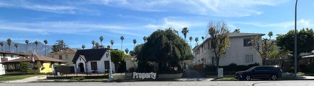 1104 N Lake Avenue, Pasadena, CA 91104