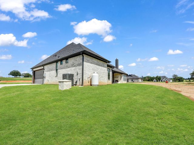 313 Wrangler Court, Weatherford, TX 76088