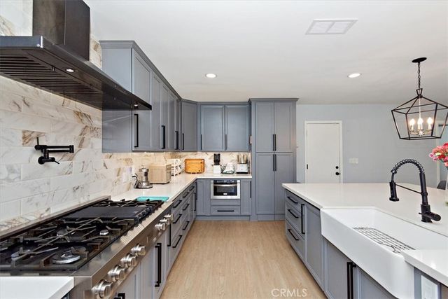 2105 Oxford Avenue, Claremont, CA 91711