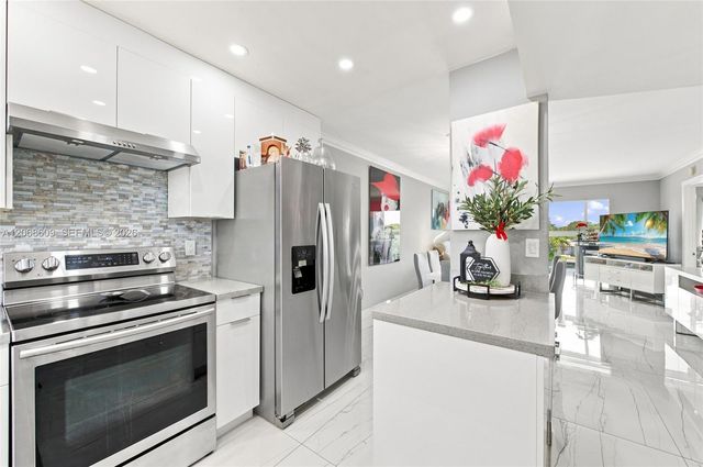2741 N Pine Island Road 302, Sunrise, FL 33322