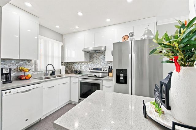 2741 N Pine Island Road 302, Sunrise, FL 33322