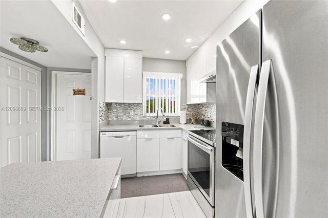 2741 N Pine Island Road 302, Sunrise, FL 33322