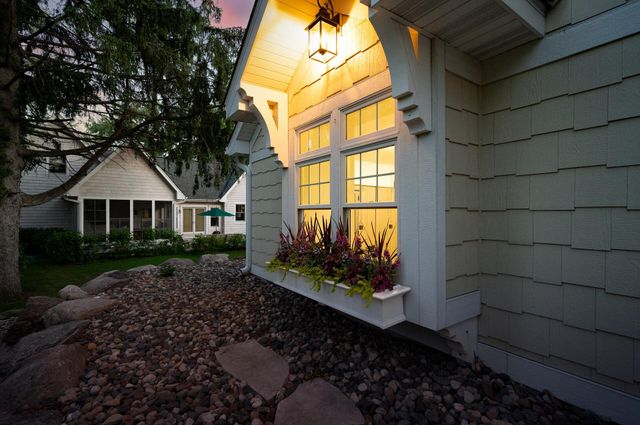 94 Neptune Street, Mahtomedi, MN 55115