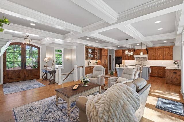94 Neptune Street, Mahtomedi, MN 55115