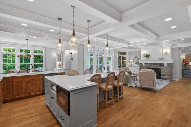 94 Neptune Street, Mahtomedi, MN 55115