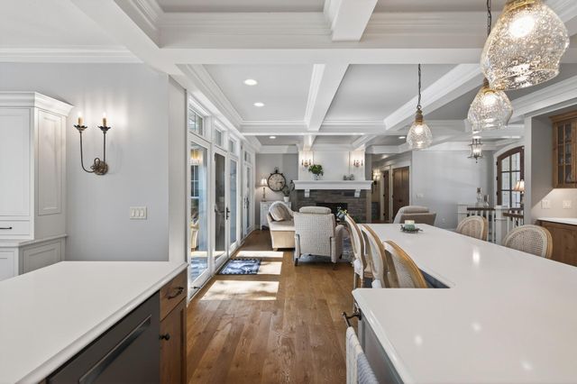 94 Neptune Street, Mahtomedi, MN 55115