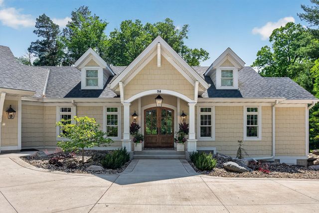 94 Neptune Street, Mahtomedi, MN 55115
