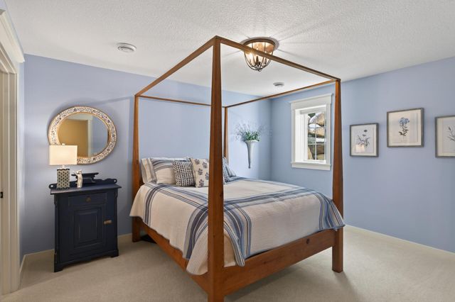 94 Neptune Street, Mahtomedi, MN 55115