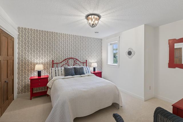 94 Neptune Street, Mahtomedi, MN 55115