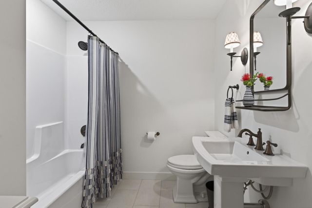 94 Neptune Street, Mahtomedi, MN 55115