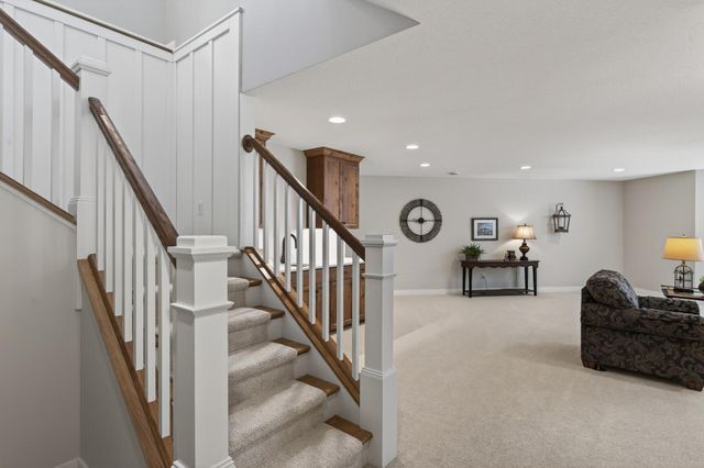 94 Neptune Street, Mahtomedi, MN 55115