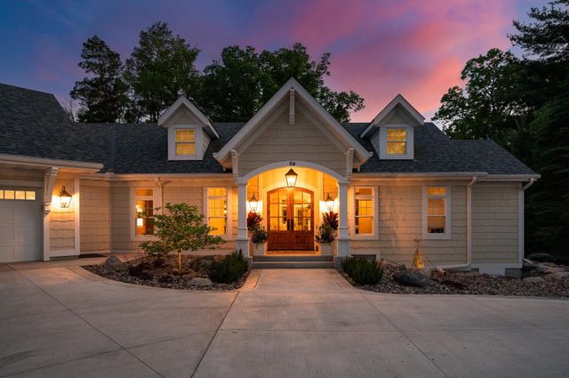 94 Neptune Street, Mahtomedi, MN 55115